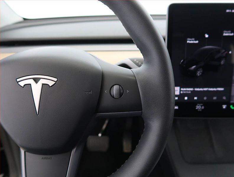 Tesla Model Y (2022) RWD LFP 60kWh, SoH 95% - fotka 29 z 33