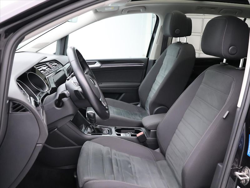 Volkswagen Touran 2,0 TDI DSG Highline 7Míst DPH - fotka 11 z 41