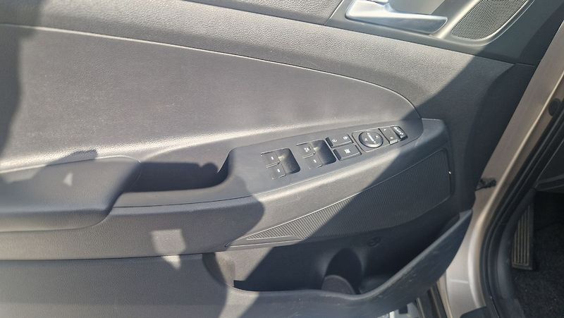 Hyundai Tucson 1,7 CRdi 16V - fotka 9 z 11