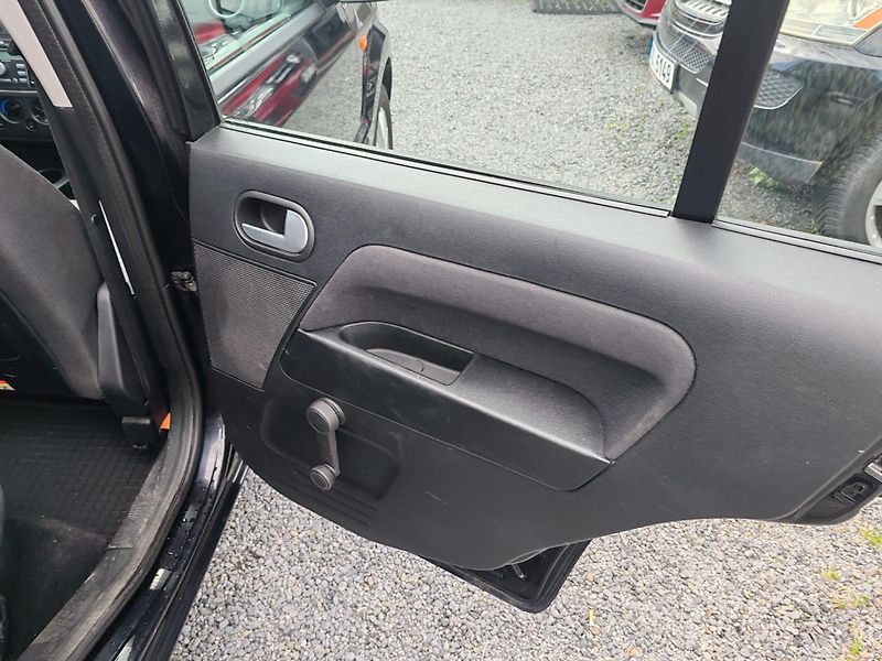 Ford Fusion 1.4 TDCi TZ Klimatizace  - fotka 16 z 21