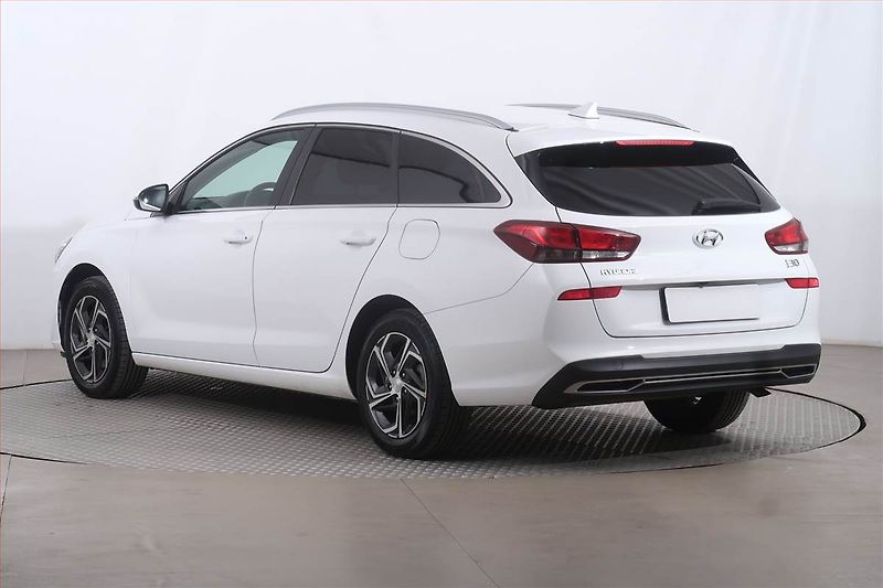 Hyundai i30 (2023) 1.5 DPI, Tempomat - fotka 4 z 20