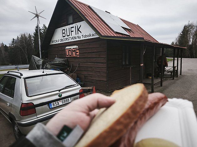 Dali jsme si pikantní klobásu za 66 korun., zdroj: Deník/Petr Vaňous