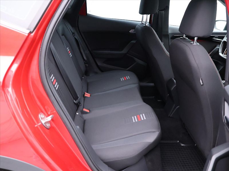 Seat Arona 1,5 TSI FR 110kW EVO CZ - fotka 15 z 32