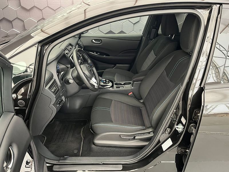 Nissan Leaf N-Connecta, 110 kW, 40kWh - fotka 31 z 72