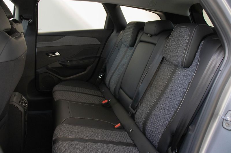 Peugeot 308 SW ALLURE BlueHDi 130 EAT8 - fotka 8 z 16