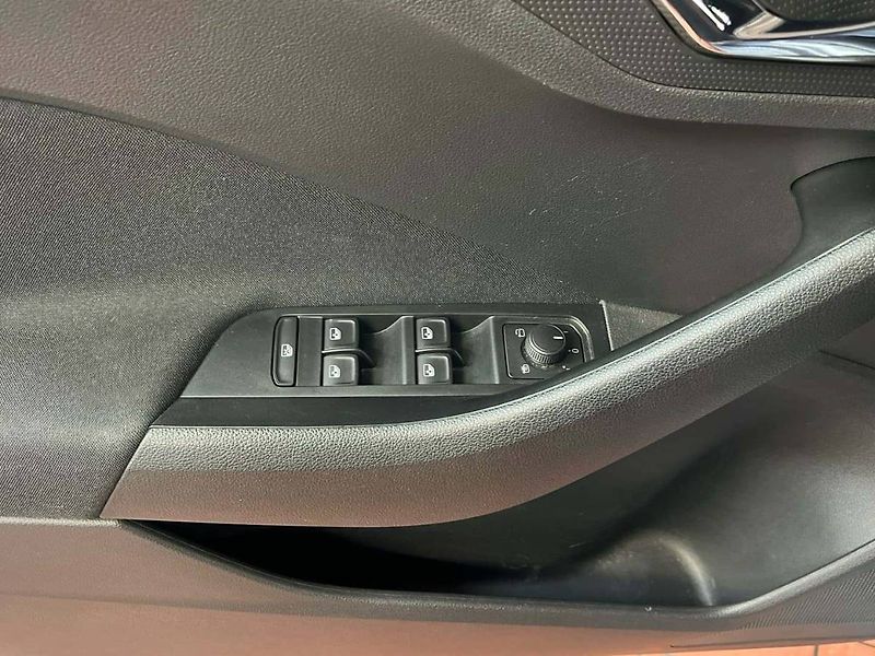Škoda Kamiq (2023) 1.0 TSI Monte Carlo - fotka 12 z 20