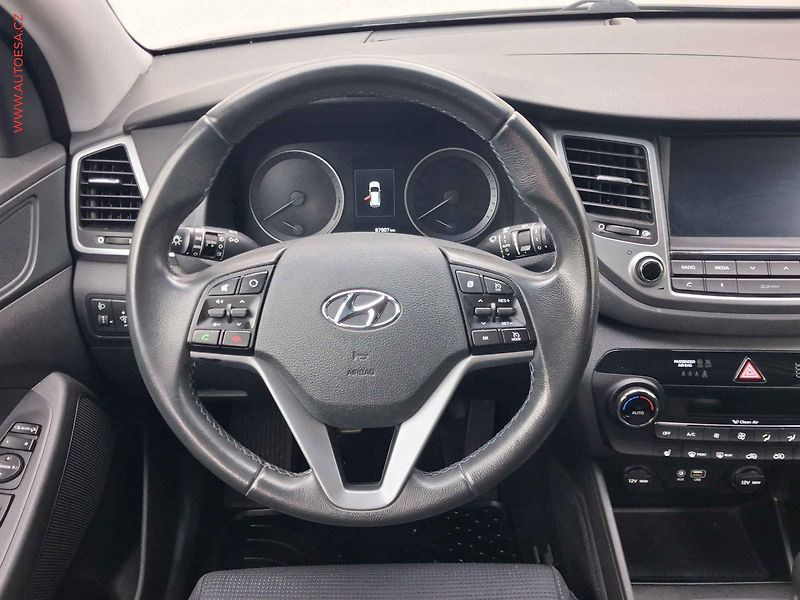 Hyundai Tucson (2016) 1.6 GDi, Navi, kamera - fotka 11 z 17