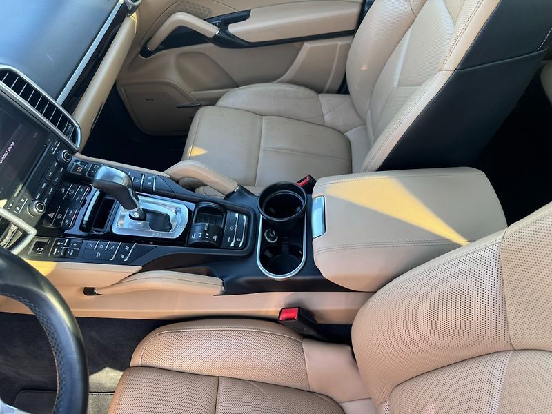 Porsche Cayenne (2017) PLATINUM 4X4 3,6i 220 KW DPH - fotka 35 z 50