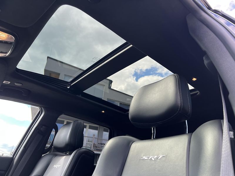 Jeep Grand Cherokee SRT 6.4 V8 HEMI - fotka 17 z 30