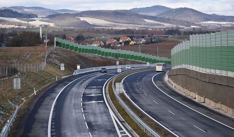 Vizualizace ukazují, jak bude dálnice D6 vypadat mezi Bošovem a Knínicemi.