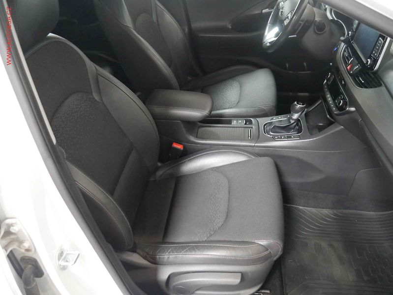 Hyundai i30 (2017) 1.5 T-GDI, ČR, DSG, LED - fotka 12 z 27