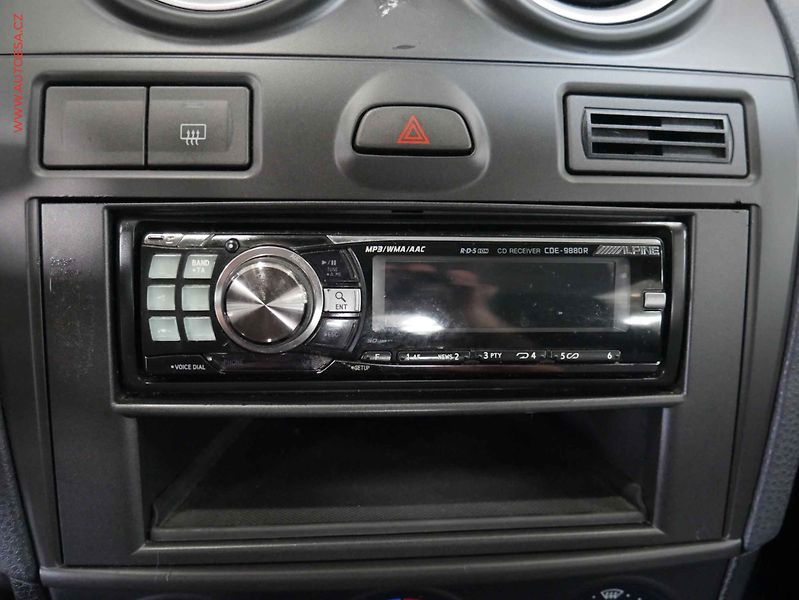 Ford Fiesta (2006) 1.4i, ČR, AC, TZ - fotka 12 z 14