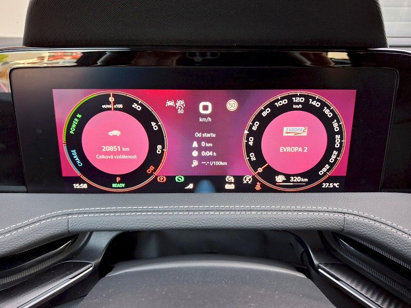 Škoda Superb (2025) Combi iV SportLine DSG 1,5TSi - fotka 16 z 35
