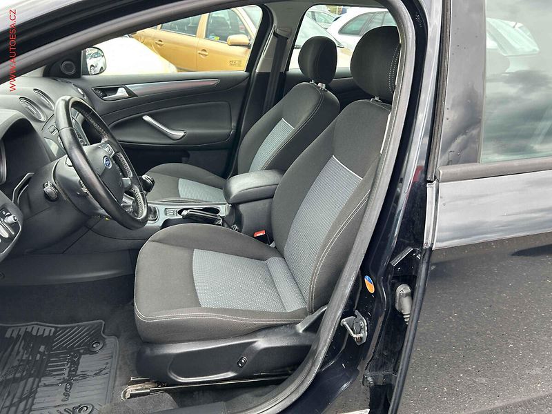 Ford Mondeo (2011) 2.0 TDCi, Klima - fotka 9 z 17