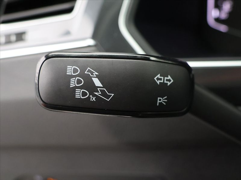 Volkswagen Tiguan 2,0 TSI 140kW 4MOT DSG DPH Ele - fotka 17 z 33