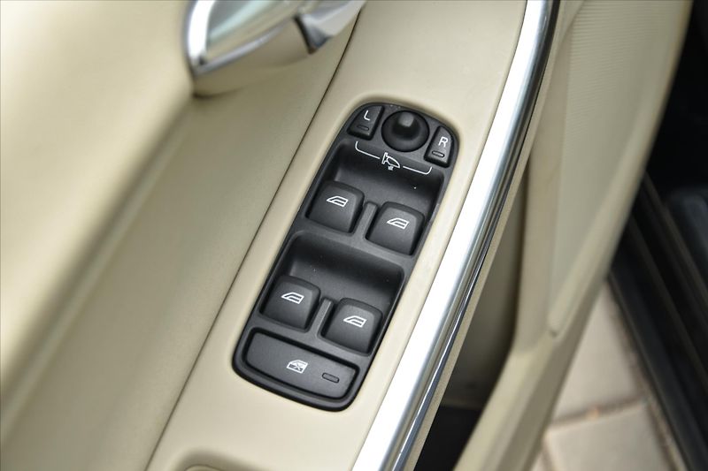 Volvo V60 D3 120kW SERVISNÍ KNIHA TAŽNÉ - fotka 19 z 20