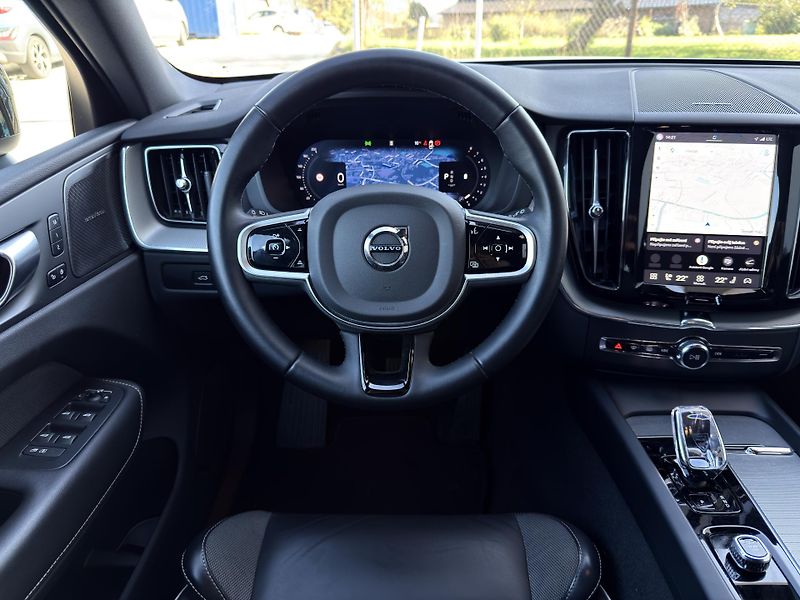 Volvo XC60 B5 AWD // PLUS DARK // 1.maj.  - fotka 17 z 44