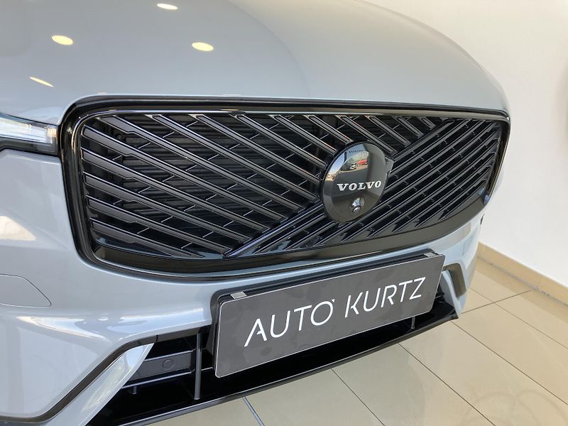 Volvo XC60 B5 AWD Black Edition Plus AT8 - fotka 3 z 47