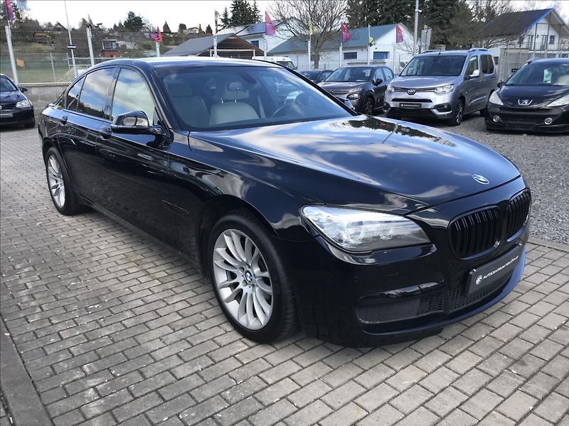 BMW Řada 7 3,0   xDrive M-paket - fotka 2 z 14
