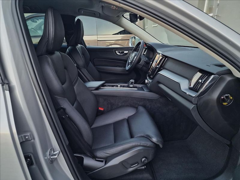 Volvo XC60 B5 AWD Momentum Pro,ČR,1.Maj. - fotka 14 z 50