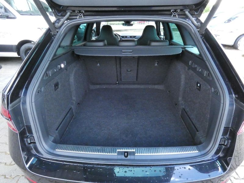 Škoda Superb Combi Sportline 2.0 TDI 4x4 DS - fotka 15 z 30