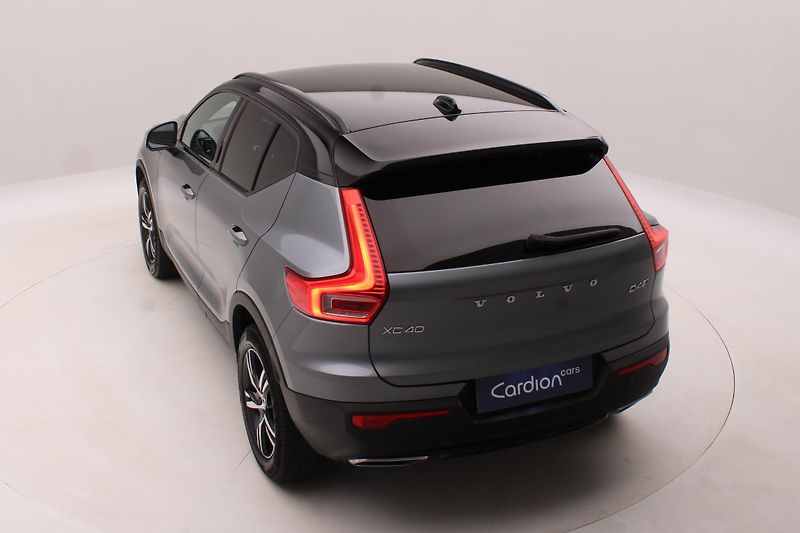 Volvo XC40 D4 AWD R-DESIGN AUT CZ - fotka 17 z 43