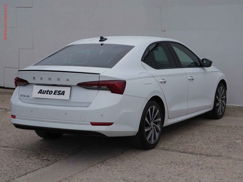 Škoda Octavia (2021) 1.5 TSi, ČR, navi, autoAC - fotka 6 z 18