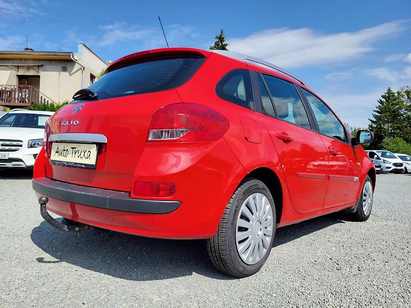 Renault Clio GRANDTOUR 1.2 i 16V ČR 1.majit - fotka 30 z 40