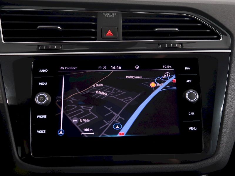 Volkswagen Tiguan (2021) R-LINE 2.0TSI 140KW 4x4 DSG - fotka 30 z 40