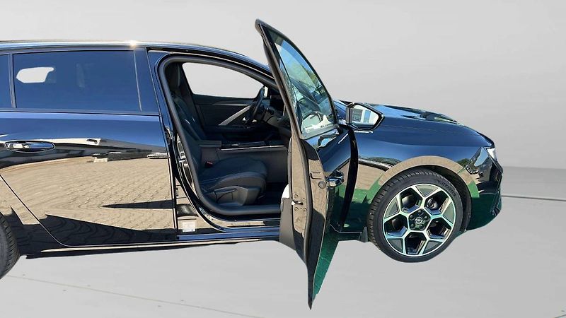 Opel Astra Sports Tourer GS BlueHDi 96kW - fotka 32 z 39