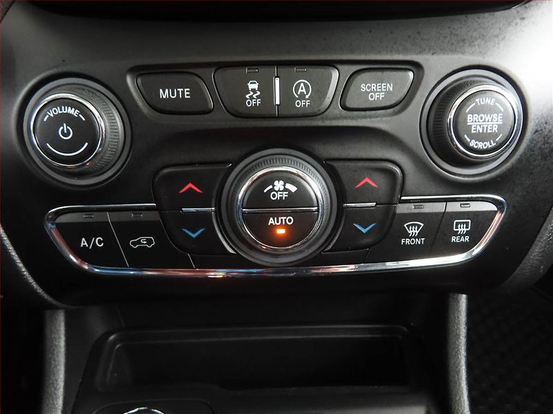 Jeep Cherokee (2019) 2.2 MultiJet, Overland - fotka 20 z 22