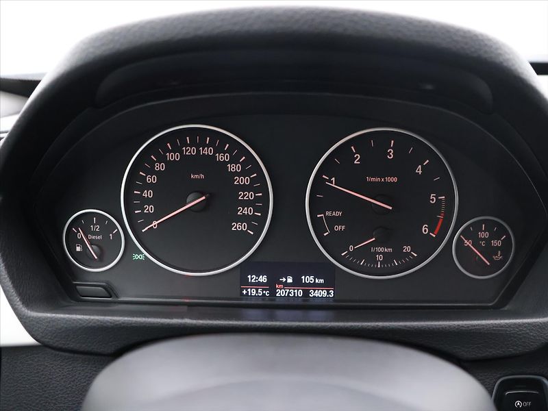 BMW Řada 3 2.0 320d 135kW GT Xenon - fotka 17 z 35