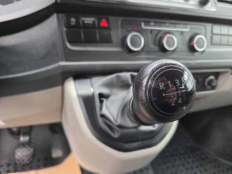 Volkswagen Transporter (2018) 2.0 TDI 9 míst - fotka 16 z 24