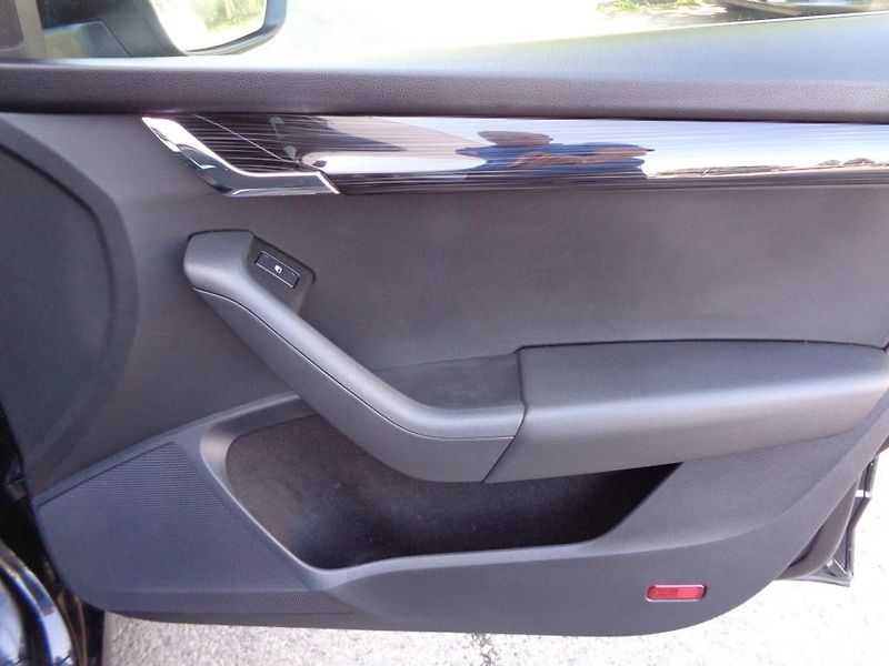 Škoda Octavia 2.0 TDI DSG STYLE PLUS 110 KW - fotka 28 z 29