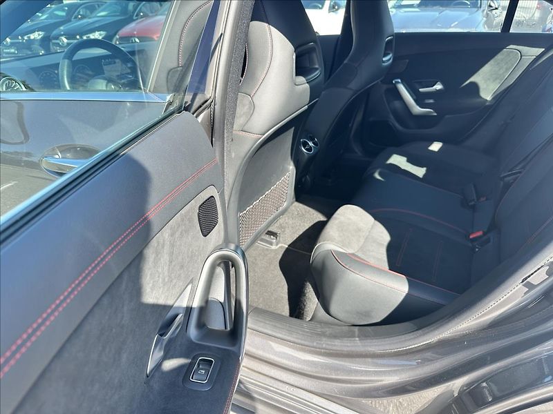Mercedes-Benz CLA 200d AMG linie Style Edition - fotka 10 z 12