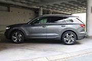 Volkswagen Touareg 3.0 TDI ve výbavě R-line.