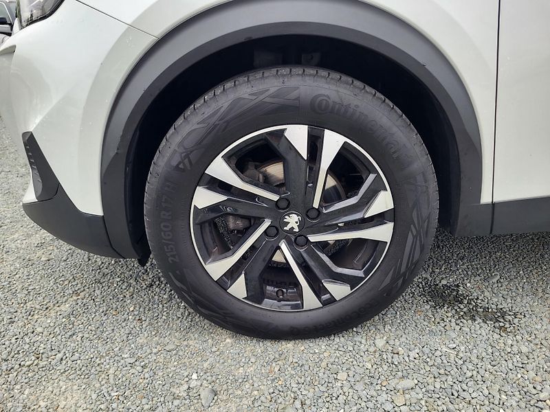 Peugeot 2008 ALLURE 1.2 PureTech 130k EAT8 - fotka 35 z 45