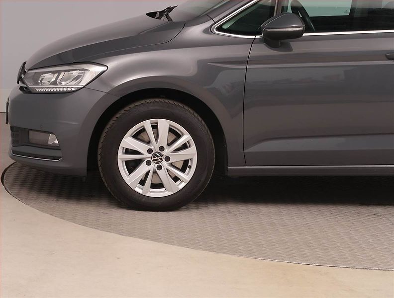 Volkswagen Touran (2023) 2.0 TDI - fotka 15 z 16