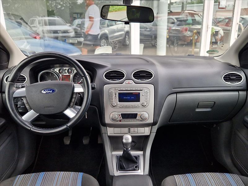Ford Focus 1,6 TDCi NOVÉTURBO SERVI TAŽNÉ - fotka 16 z 29