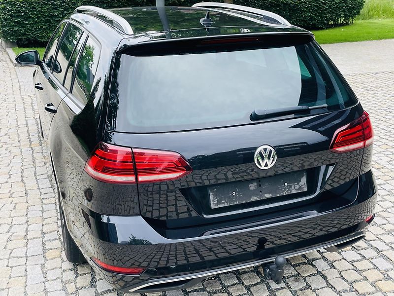 Volkswagen Golf 1.0TSI MANUÁL VÝHŘEV TAŽNÉ  - fotka 14 z 38