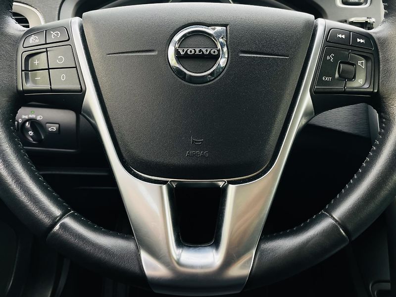 Volvo V40 2.0i MANUÁL KAMERA SERVISKA - fotka 34 z 45