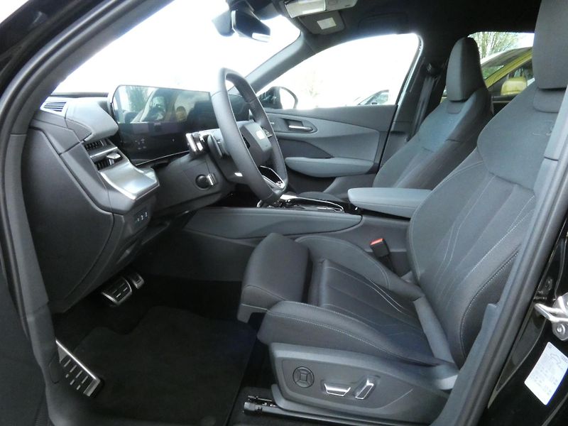 Audi Q3 (2026) S-Line e-hybrid 200 kW - fotka 19 z 29