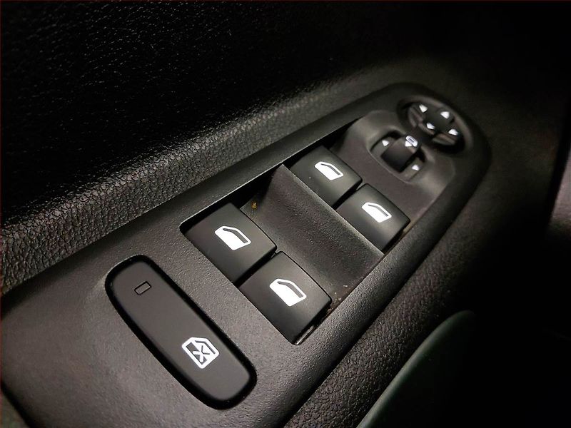 Citroën Berlingo (2019) Shine 1.5 BlueHDi, 5Míst, ČR - fotka 17 z 17