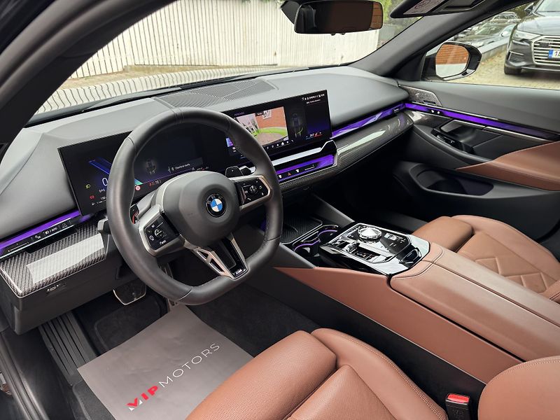 BMW Řada 5 540xD-M PRO-R21-PANO-B&W-TAŽ - fotka 11 z 35
