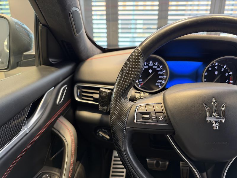 Maserati Levante (2018) S Q4 430HP - fotka 14 z 17