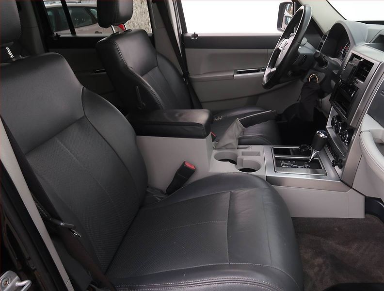 Jeep Cherokee (2009) 2.8 CRD, 4X4, Automat - fotka 9 z 18