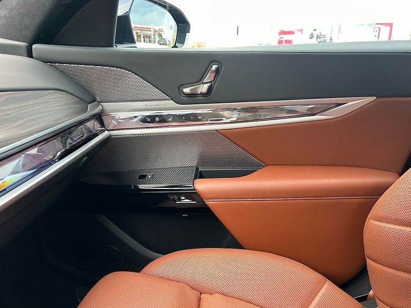 BMW Ostatní i7 xDrive 60 TV TOP 2025 - fotka 33 z 44