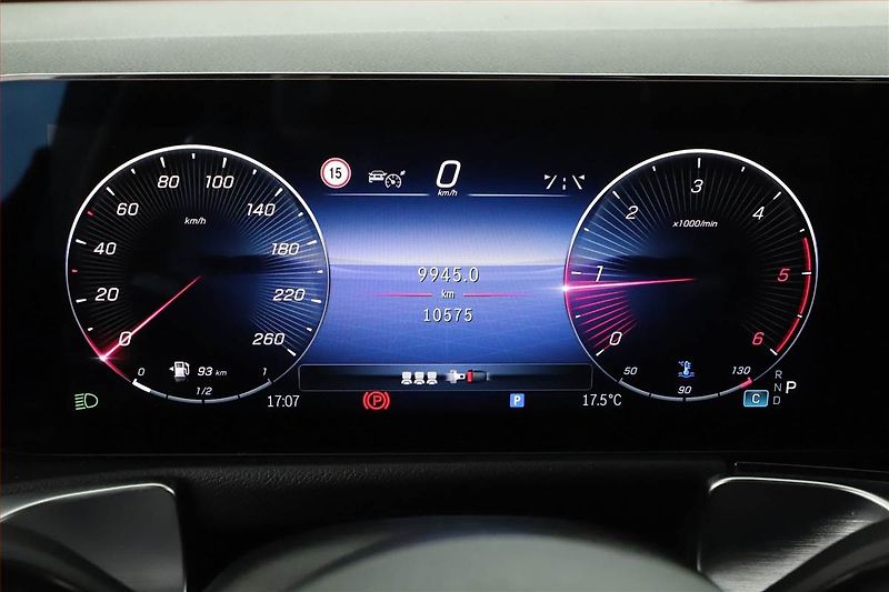 Mercedes-Benz GLB (2024) 200 d 4MATIC, AMG Line - fotka 8 z 20