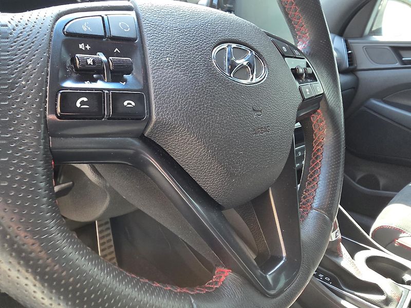 Hyundai Tucson 1.6-N-LINE-4x4-TOP STAV - fotka 16 z 21