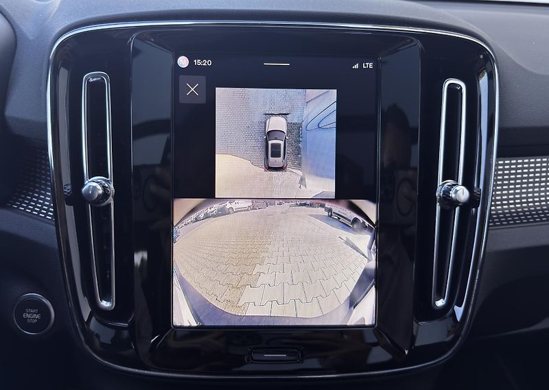 Volvo XC40 B4 FWD ULTRA DARK // 1. maj. - fotka 34 z 46